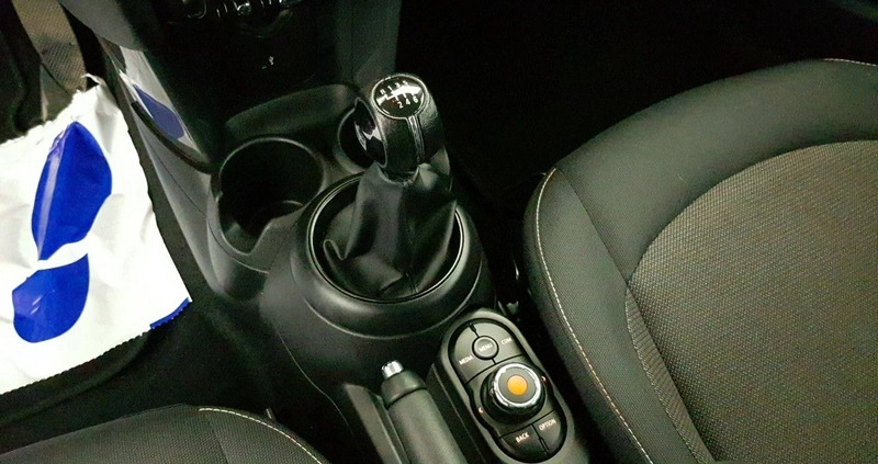 MINI Cooper cena 85900 przebieg: 31000, rok produkcji 2022 z Międzyzdroje małe 596